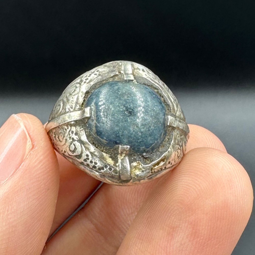 Wonderful unique ancient Roman solid silver gem stone ring