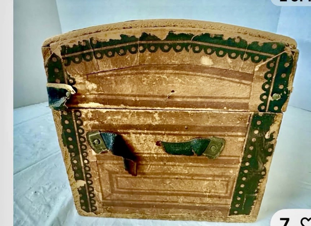 Vintage/Antique Doll Trunk