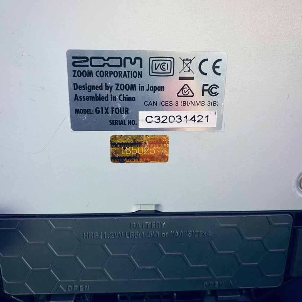 Zoom G1X FOUR Digital Multi-Effects Processor Looper w/ Expression Pedal