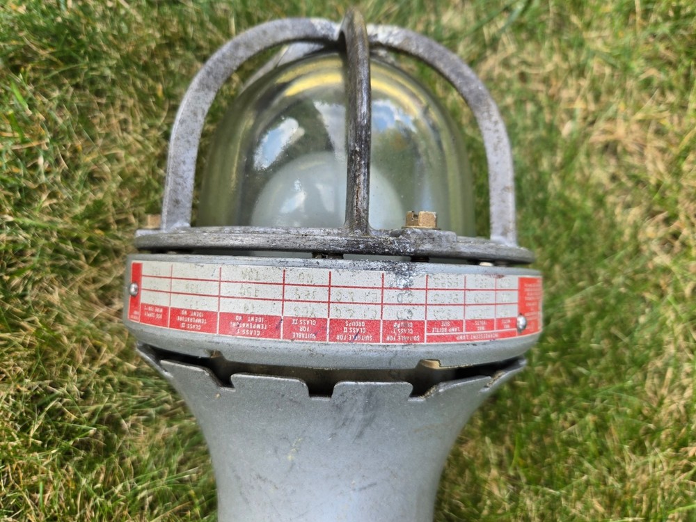 HAZARD & EXPLOSION PROOF LIGHT