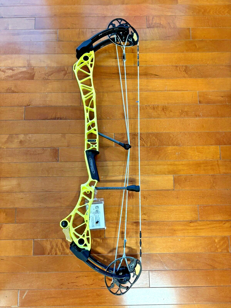 Mathews Title 36 Yellow Riser Black Limbs RH Bow