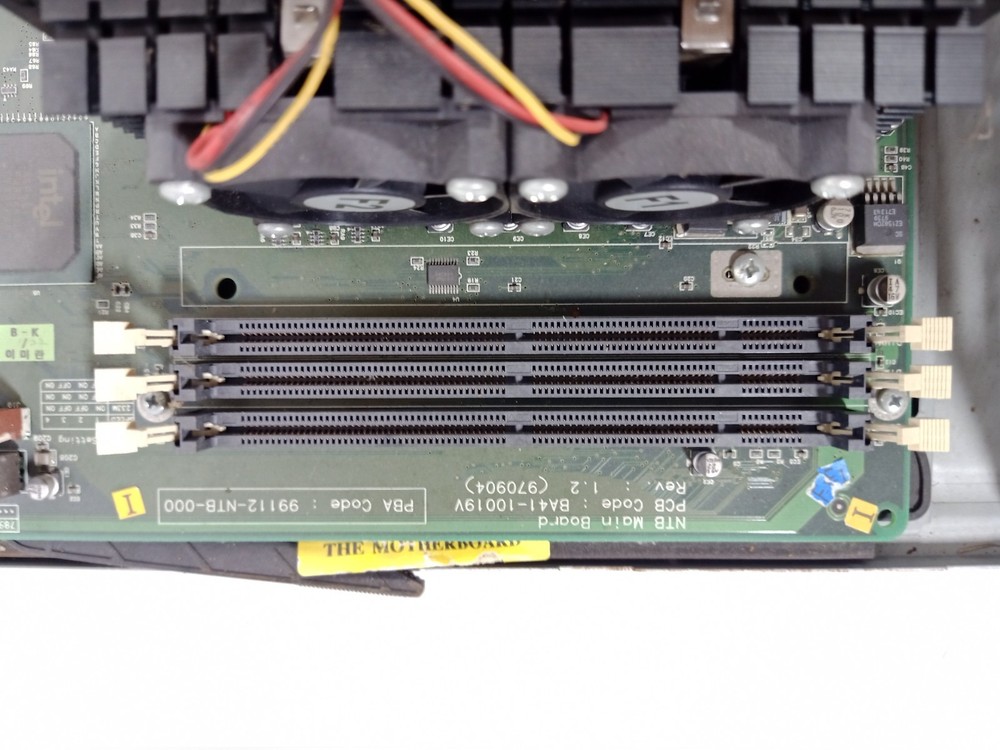 Vintage AST Bravo MS 6266 4300C/95 Desktop Computer Pentium II - Powers On
