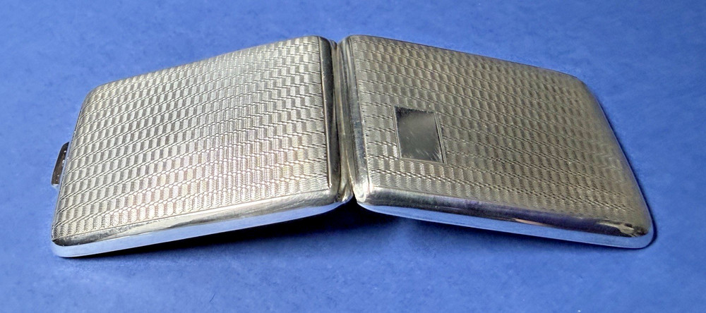 SOLID SILVER ENGINE TURNED BOOK MATCH HOLDER B'HAM 1926 BY FREDRICK FIELD