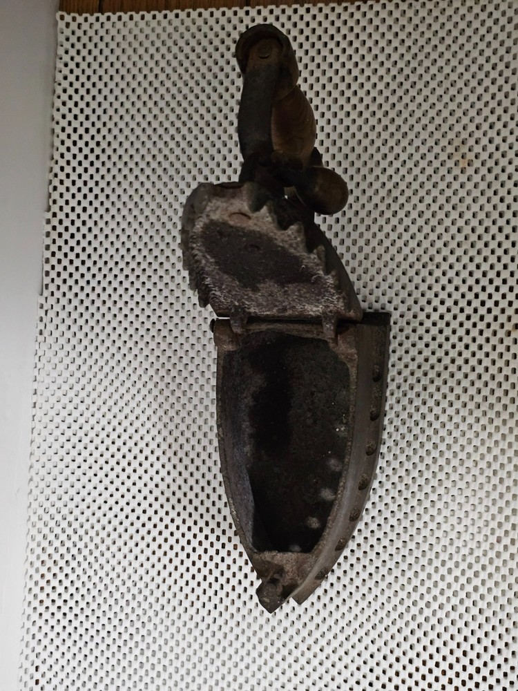 ANTIQUE CAST IRON COAL IRON WOOD HANDLE