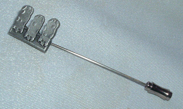 VINTAGE PEWTER 3 PIGS INITIAL LETTER "E" STICK LAPEL PIN