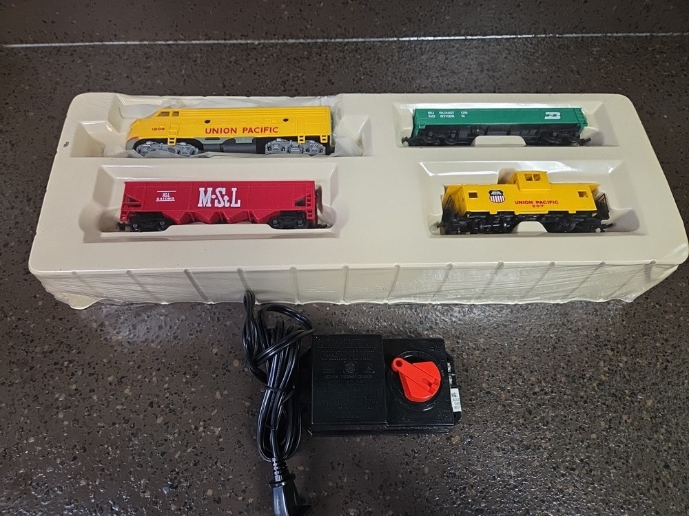 Bachmann #00621 The Challenger HO Scale Electric Train-New