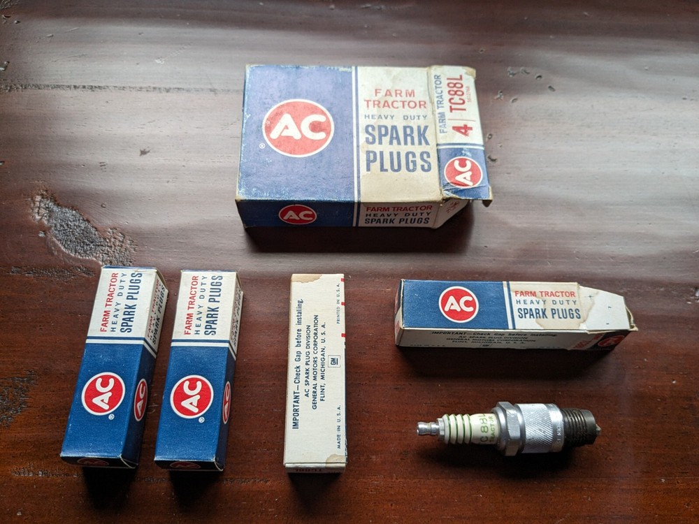 GM AC TC88L Spark Plugs NOS (4 Quantity)