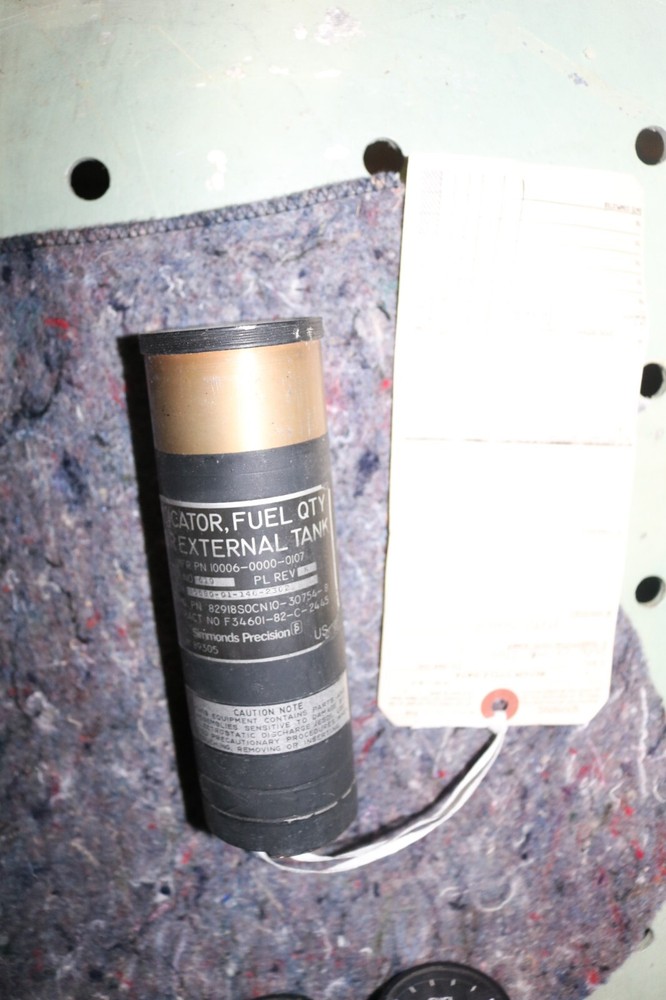 Excellent cond B-52 fuel quantity indicator L + R external tank