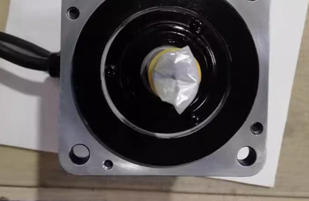 NEW SGMPH-04DAA61D-OY Yaskawa