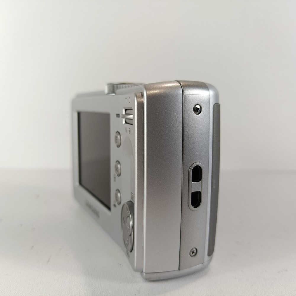 Samsung Digimax D75 7.2MP Digital Camera - Silver - Compact Digital Camera