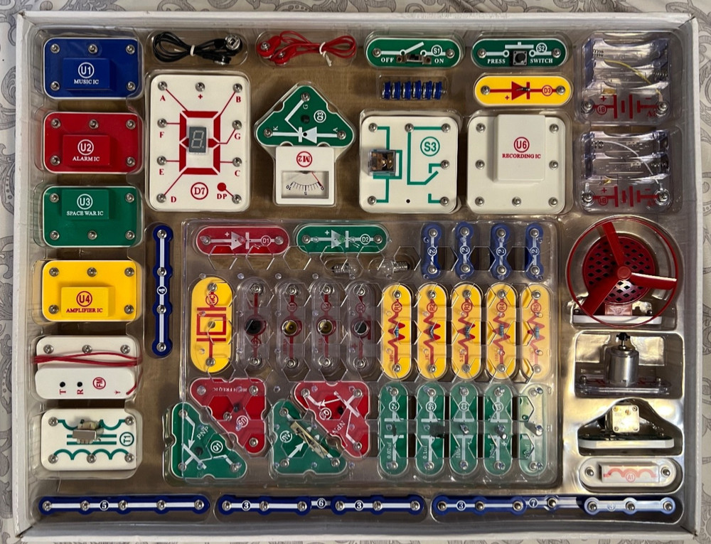 Used Elenco Snap Circuits Extreme SC-750 electronics kit