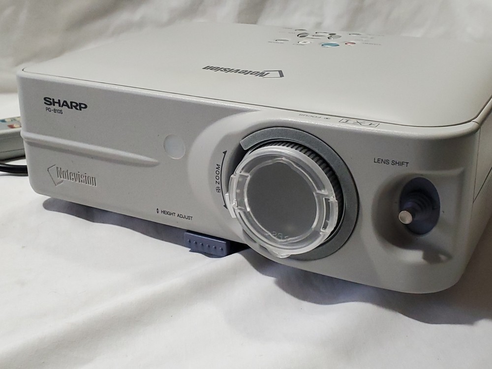Sharp PG-B10S LCD Projector Notevision w/Case, Accessories + remote New lamp