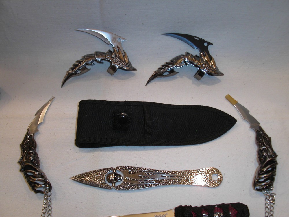 Knife set with 4 finger claw.