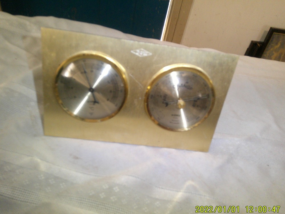 VINTAGE DOW HOFFRITZ DESK TOP BAROMETER
