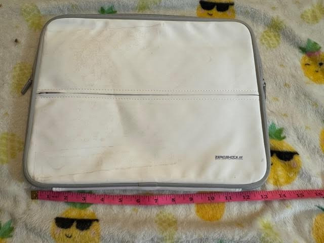 Elecom Zeroshock White Padded Computer Tablet Case est size 13.5"x10.5"