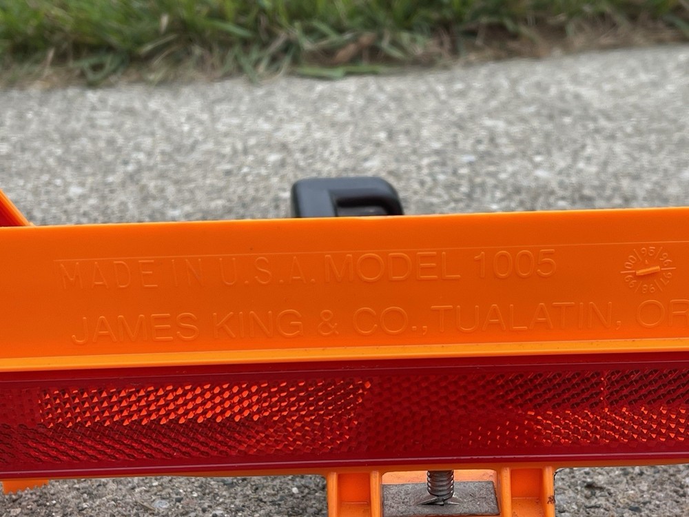 James King Co Roadside Warning Triangles 3 Pack Kit w/ Case Model 1005 Used