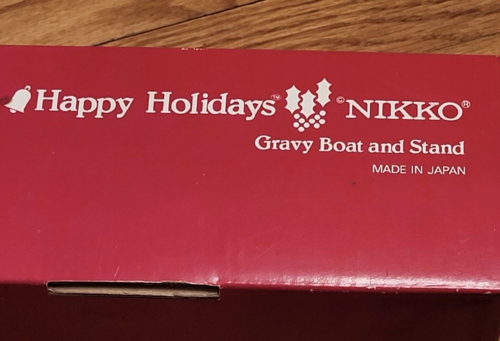 NIKKO GRAVY BOAT & STAND WITH CHRISTMAS TREE DECOR