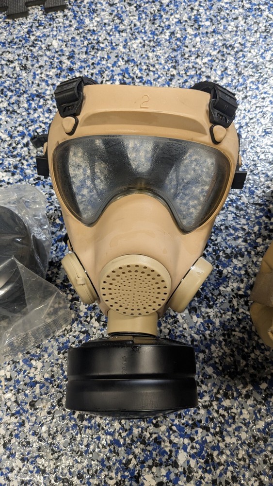 polish gas mask