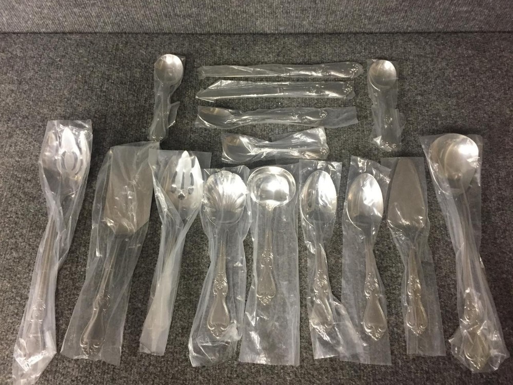 Reed & Barton Stainless Flatware Lincolnshire Glossy 9 Pc Hostess Serving Set +