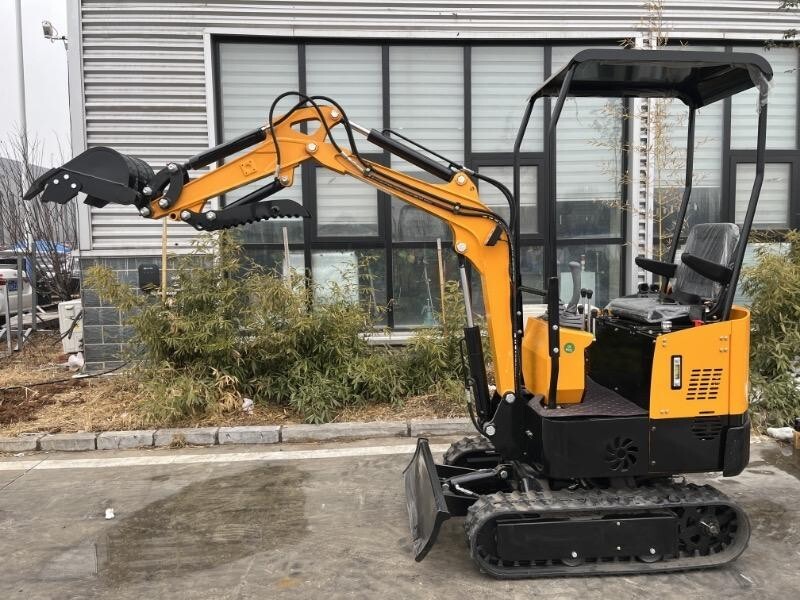NEW Mini Excavator + HYDRAULIC THUMB Briggs & Stratton Engine
