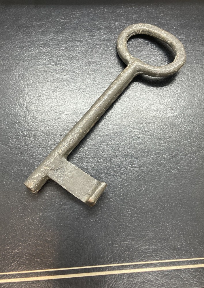 Antique 7-1/2” inch Large skeleton key Cast Iron