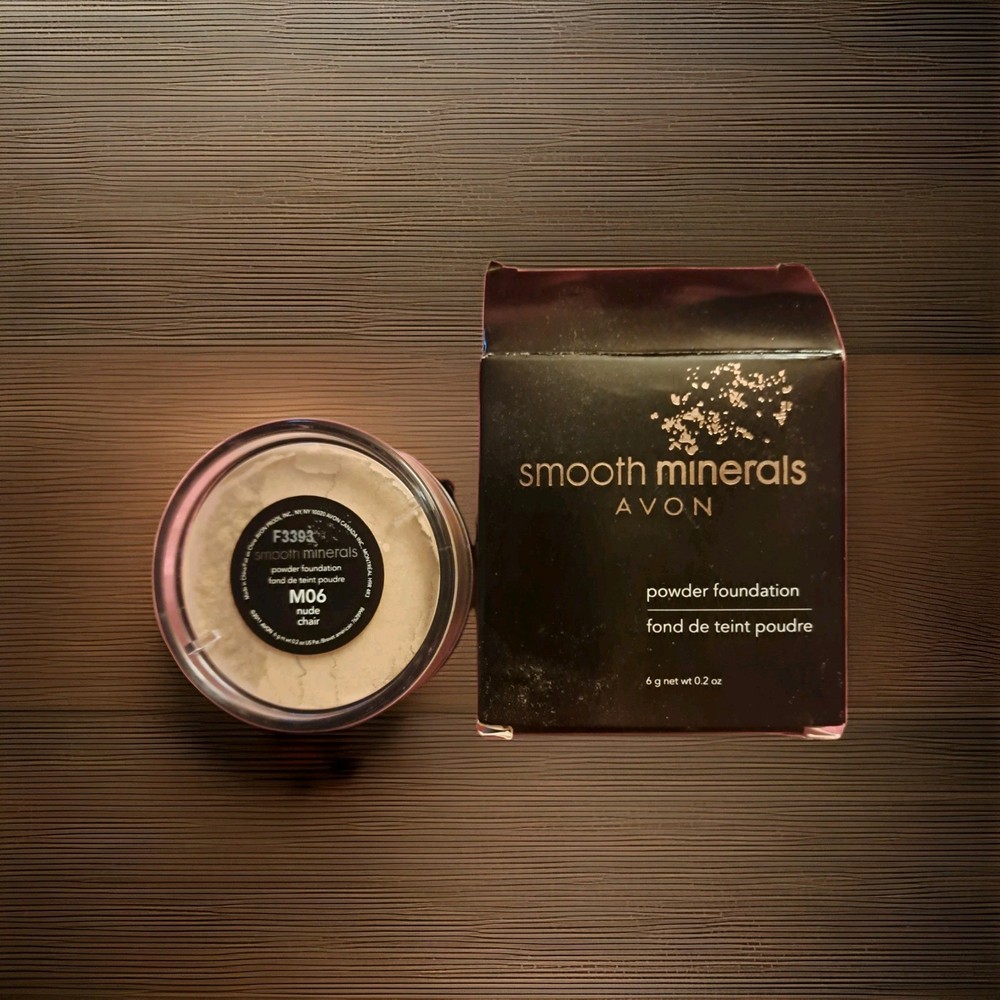 Avon smooth minerals powder foundation Nude M06