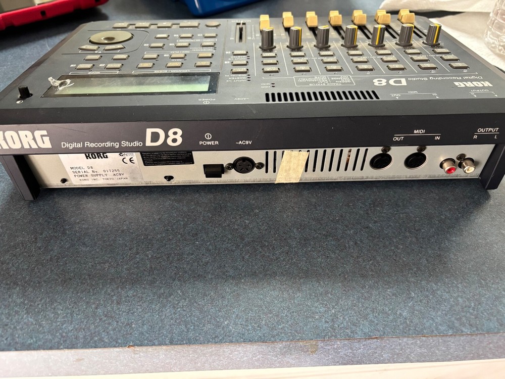 KORG D8 DEGITAL RECORDING STUDIO multitrack recorder