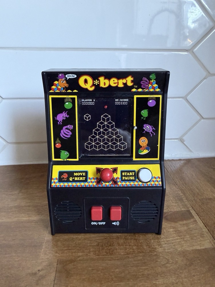 Q Bert By Basic Fun Arcade Classics - Retro Mini Arcade Game 2016 09549