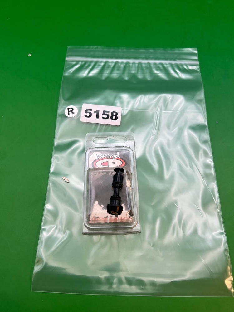 Custom Products DM Plug Black