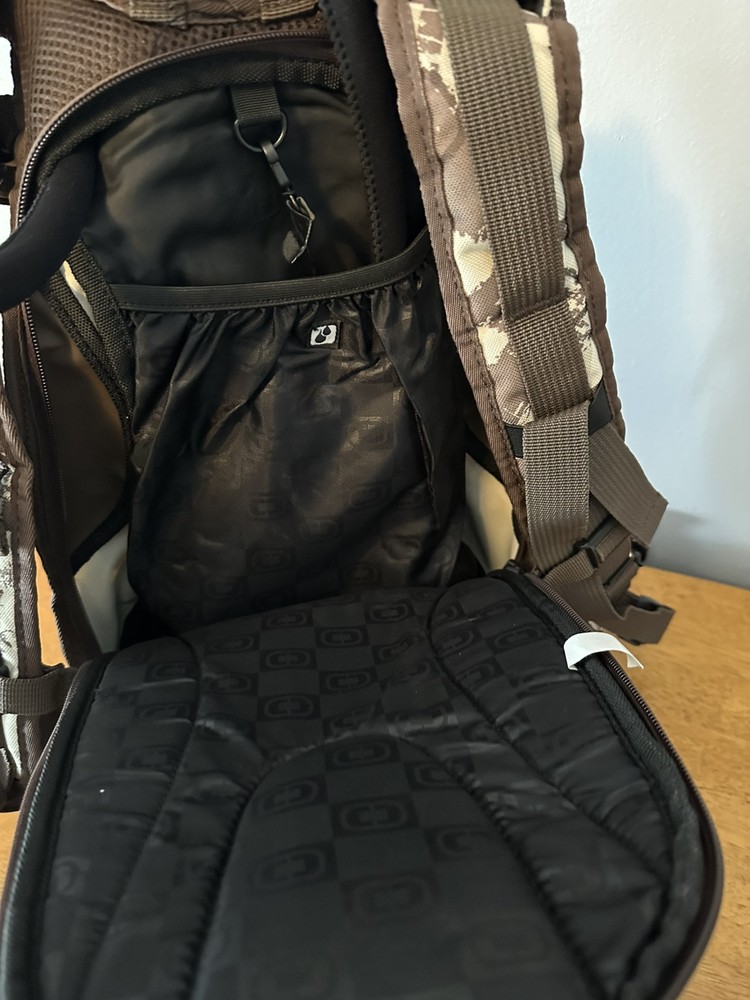 Ogio Hydration Backpack 2 Liters 70 Oz