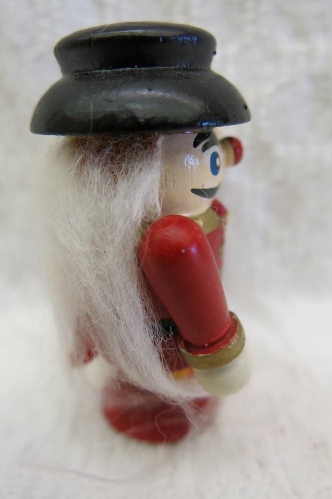 Nutcrackers, very decorative bearded, wooden