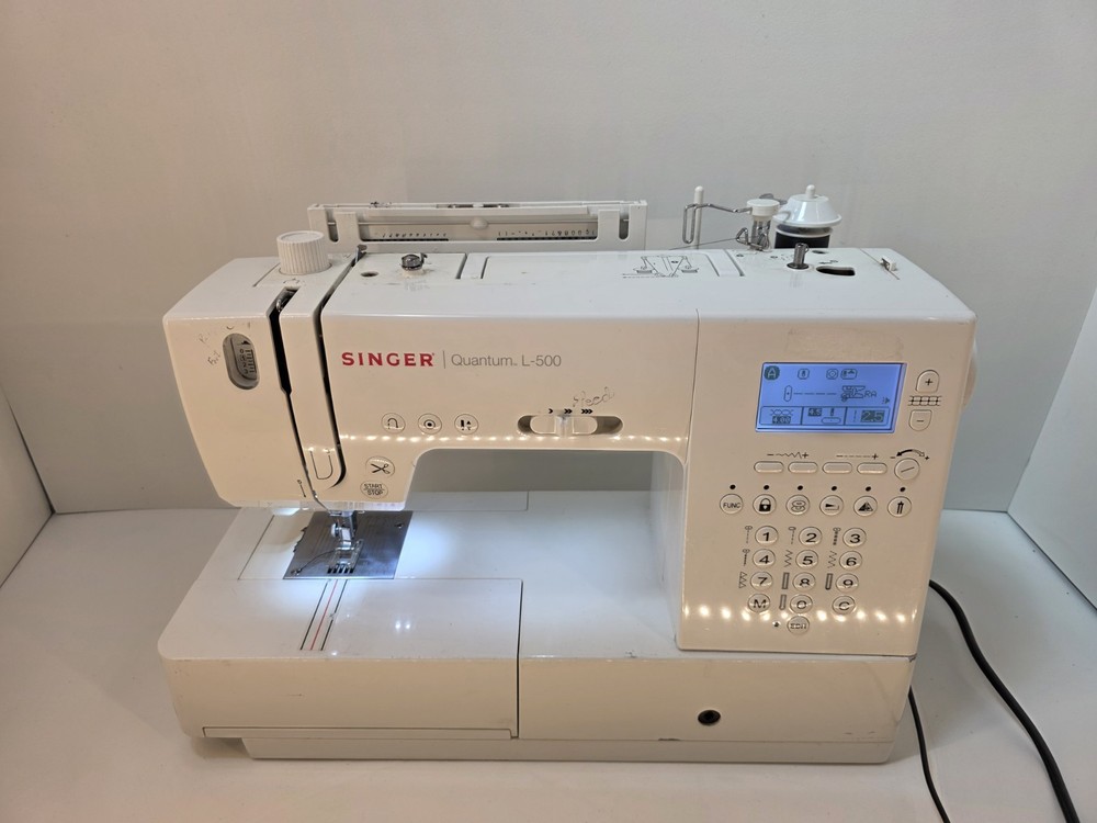 Singer Quantum L-500 Computerized Sewing Machine – Tested & Working LCD Display