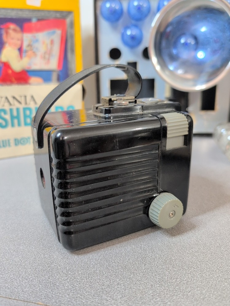 1950s Kodak Brownie Hawkeye Flash Camera Untested w/ Original Box & Extra Bulbs