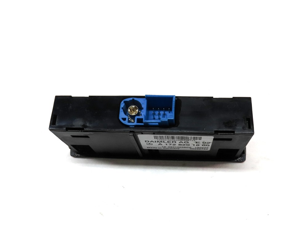 2016 MERCEDES GLA250 (X156) USB PLUG IN PANEL