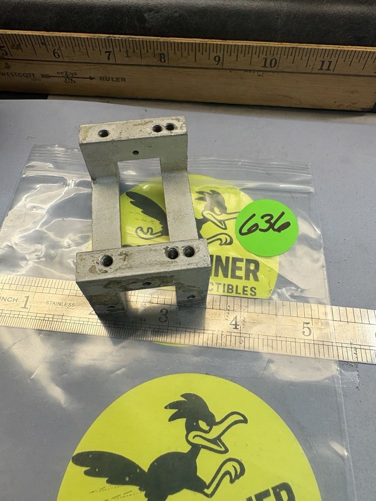RC BOAT / AIRPLANE MOTOR MOUNT PART USED