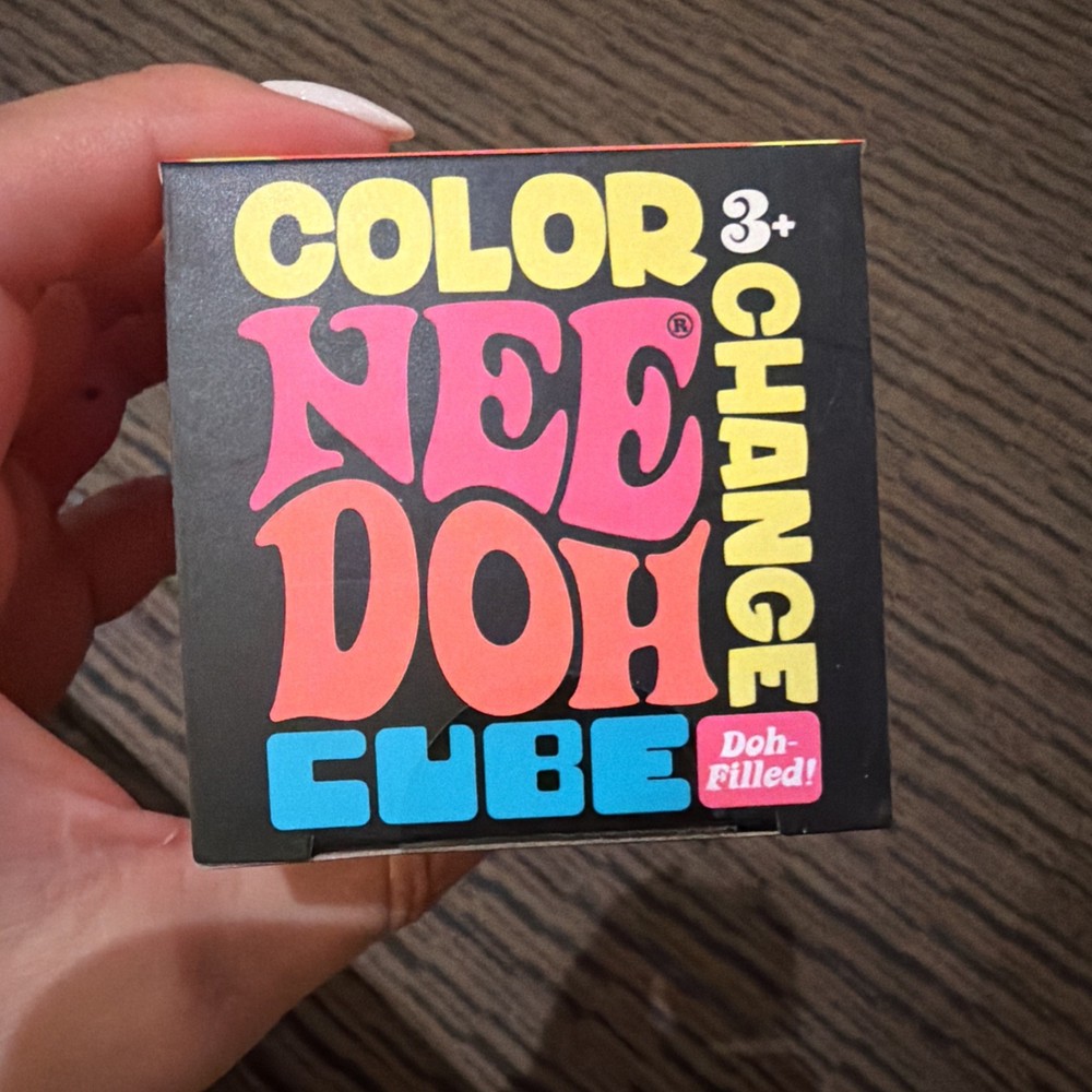 Needoh COLOR CHANGE NEE DOH CUBE / Pink