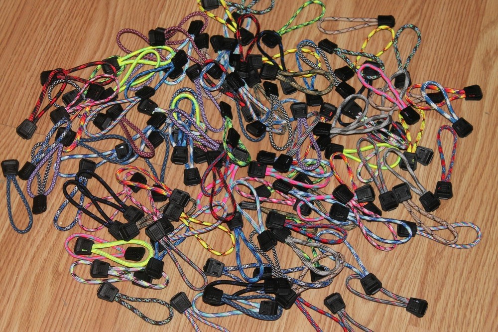 Paracord zipper pulls