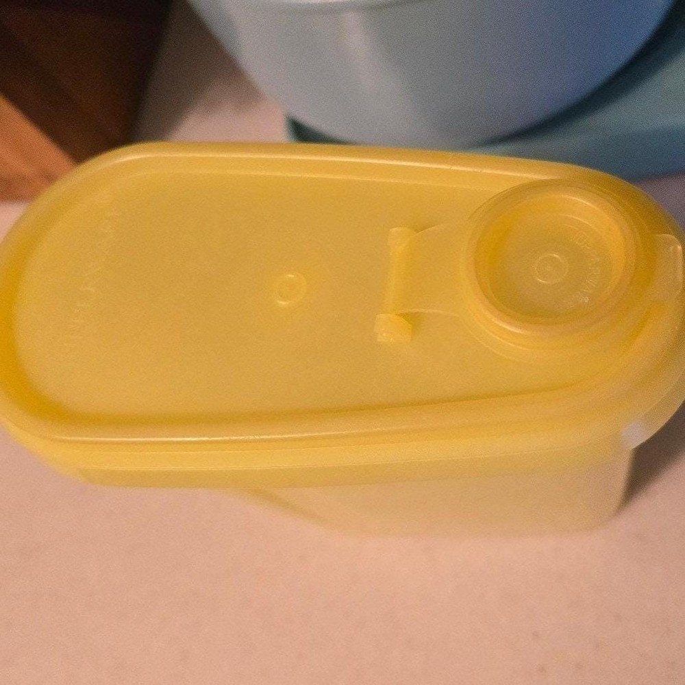 Vintage Tupperware Pitcher Batter Container