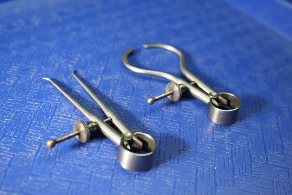 (2) Starrett Spring-Type Outside Inside Caliper 2" Solid Nut Round Leg ID OD 151