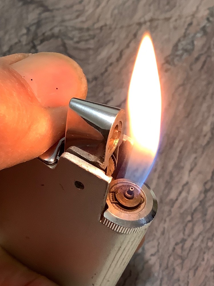 Vintage Ronson Varaflame Standard . US .