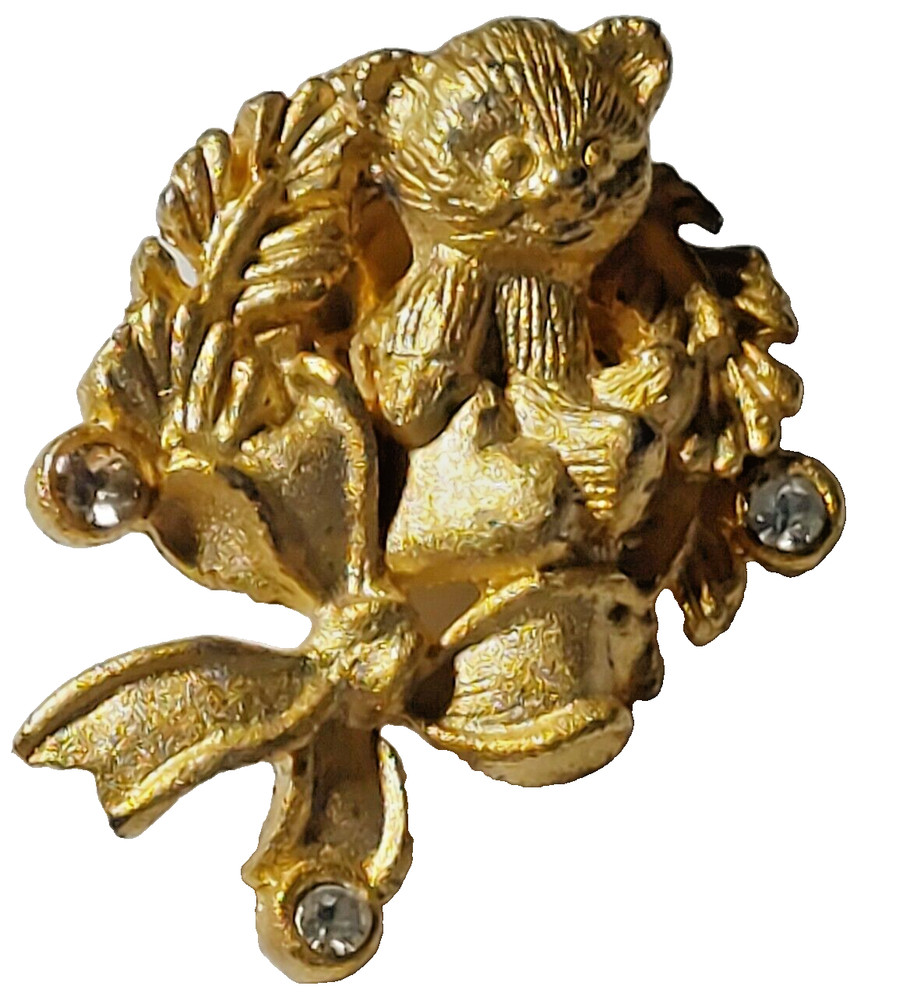 Bear Wreath Bow Gold Toned Lapel Pin