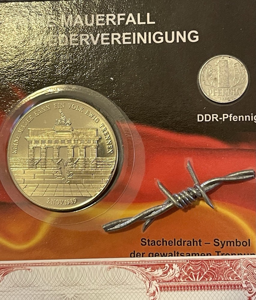 OFFICIAL FALL BERLIN WALL COMMEMORATIVE FOLDER WITH COIN AND CERTIFICATE