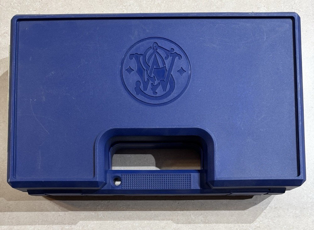 Smith & Wesson .22LR Revolver Plastic Pistol Case With Lock & Manual