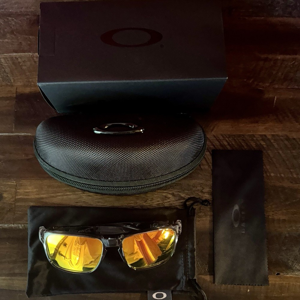 Oakley Holbrook