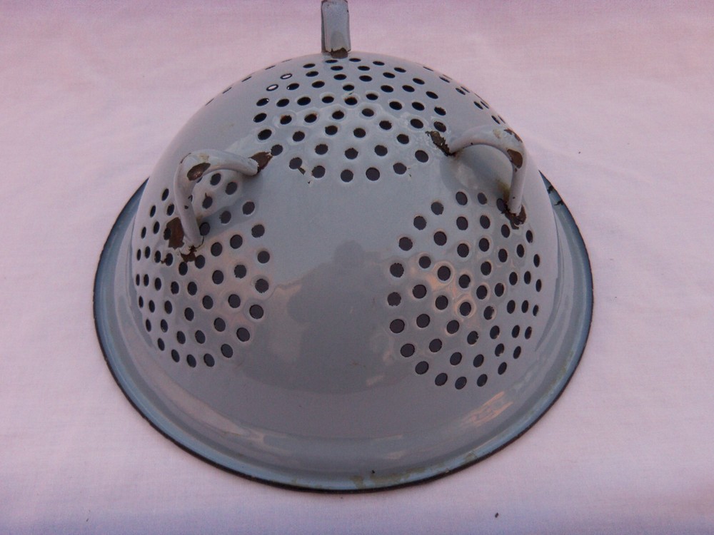 LIGHT BLUE GRANITEWARE ENAMELWARE STRAINER - COLANDER
