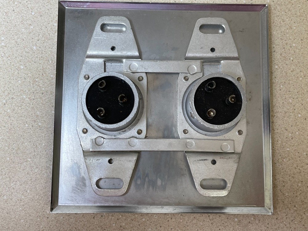 Vintage Cannon 3-Pin Wall Connector