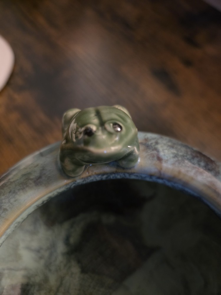 Vintage Pottery Frogs