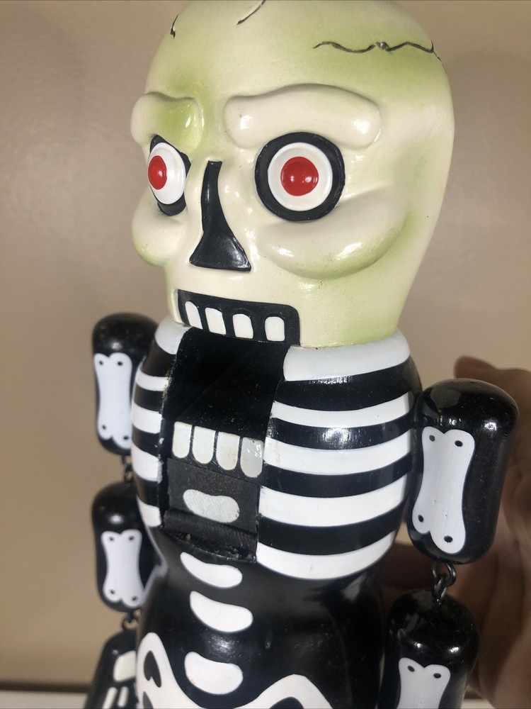 2005 Target SKELETON NUTCRACKER Dangling Arms & Legs Halloween RIP Decor