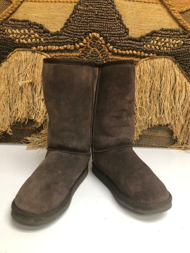 UGG WOMENS BROWN WINTER BOOT SIZE 8