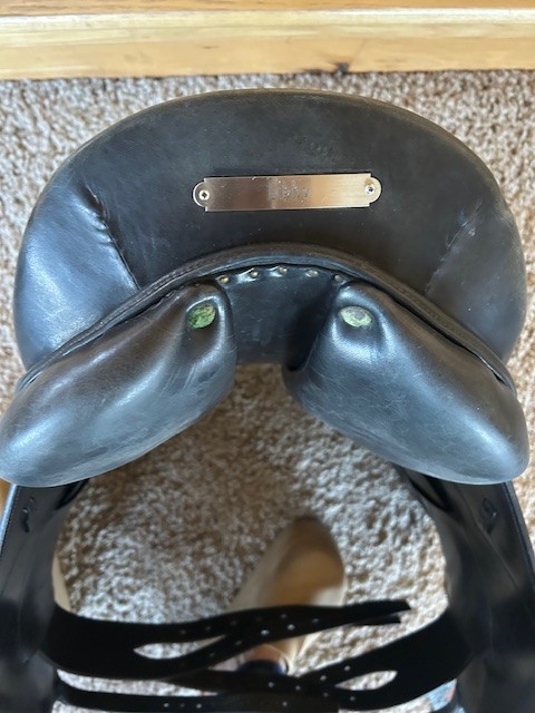 Devoucoux Dressage Saddle 17 used